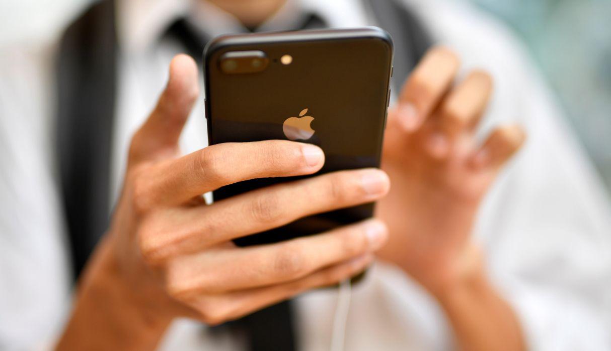 Por primera vez en la historia del iPhone, la presentación de los nuevos modelos podrá seguirse en directo de forma gratuita y desde todo el mundo por YouTube. (Foto: EFE)