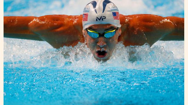 8. Phelps puede nadar 100 metros en menos de 50 segundos. De hecho, él tiene el récord mundial para 100 metros mariposa con un tiempo de 49.82. También tiene el récord mundial en 200 metros mariposa, también, con un tiempo de 1:51.51.