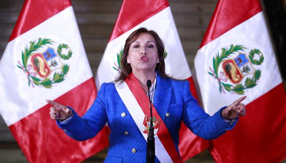 Dina Boluarte, presidenta del Perú, anunció adelanto de elecciones.