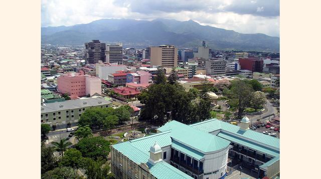 Costa Rica y Puerto Rico comparten el podio de los países donde es más barato ir al cine. Pese a que ambos tienen unos ingresos per cápita y un precio de la entrada de cine muy diferentes (Costa Rica: US$ 10,415 / US$ 2.94, y Puerto Rico: US$ 28,681 y US$