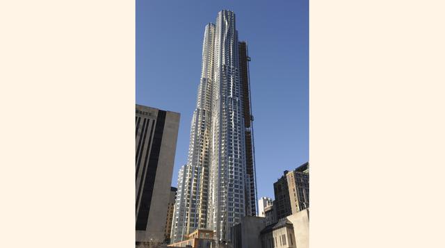 New York By Gehry (Nueva York, EE.UU.). Tiene 264 metros de altura divididos en 76 plantas. Su construcción se inició en 2006 y finalizó en 2010. (Foto: Bloomberg)