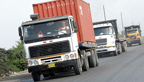 Transporte de carga solo tiene movilidad del 30% debido a carreteras bloqueadas. (Foto: GEC)