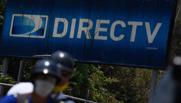 Vista del logotipo del proveedor de servicios satelitales de transmisión DirecTV en su sede en Caracas el 19 de mayo de 2020. (Federico PARRA / AFP).