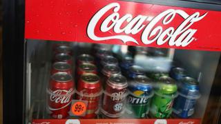 Coca-Cola suprimirá 1,200 empleos tras caída de ganancias