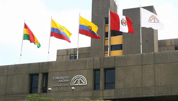 Durante la cumbre, el mandatario ecuatoriano, Guillermo Lasso, entregó la presidencia pro tempore de la CAN a su homólogo peruano Pedro Castillo. | Foto: Andina