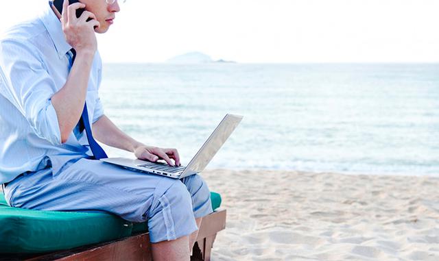 FOTO 5 | 5. Convierte la vida y el trabajo en una mejor experiencia

Un aspecto vital para generaciones que están renovando la manera en que entienden su trabajo y estilo de vida. De acuerdo con una reciente encuesta de FlexJobs, 72% de los profesionales que optan por modelos de trabajo remoto están en búsqueda de un balance entre su vida personal y laboral, además de que valoran que la flexibilidad pueda impactar positivamente su salud y calidad de vida; éstas son las principales ventajas del workcation.