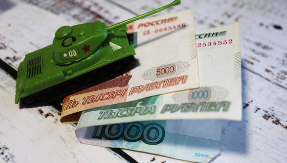 La comisaria europea de Energía, Kadri Simson, dijo que la exigencia rusa de recibir pagos en rublos es una “modificación unilateral e injustificada de los contratos, y por eso es legítimo rechazarla”. Foto: (Shutterstock)