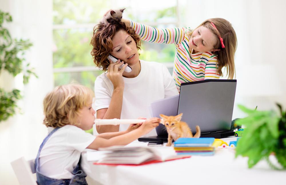 Pretender que el trabajo y la familia son totalmente separables siempre fue una fantasía, pero ahora es especialmente ridículo. Y reconocerlo podría ser algo bueno a largo plazo.