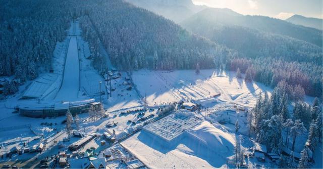 FOTO 6 | 2.500 metros cuadrados
El laberinto no solo destaca por estar construido con hielo, sino también por su impresionante tamaño. Mide unos 2.500 metros cuadrados, más que 10 pistas de tenis.