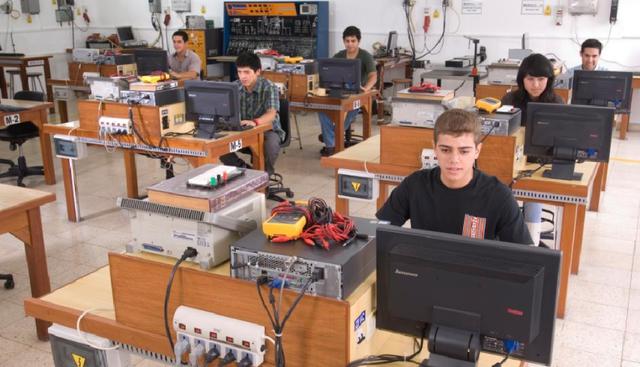 7 | Administración y Sistemas; Redes y Comunicaciones; y Computación e Informática. Los recién egresados de Cibertec (Lima) son los que reciben ingresos mensuales promedios (S/ 2,939) entre los graduados de institutos. (Foto: iStock)