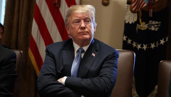 El presidente Donald Trump escucha durante una reunión de gabinete en la Casa Blanca, el jueves 21 de junio de 2018, en Washington. (Foto: AP)