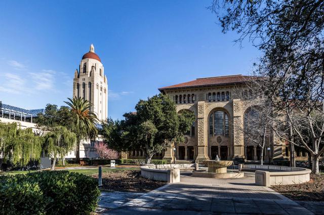 FOTO 2 | Universidad de Stanford, Palo Alto, California, Estados Unidos. Al conservar su lugar en la lista, Stanford ha sido el caldo de cultivo de las leyendas de Silicon Valley, como Elon Musk, Sergei Brin y Peter Thiel como exalumnos. Estudiantes: Más de 15,800.