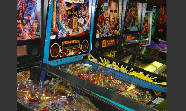 Foto 15 | Pinball / Maquinas de videojuegos: No es necesario siquiera un local propio porque muchos centros comerciales alquilan espacios para juegos como éstos.