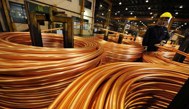 El cobre, junto con el oro y zinc, representa el 53.8% del valor exportado y el 90.4% del valor de los productos mineros exportados, según el Minem.