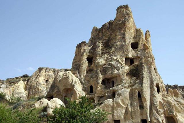 FOTO 12 | 12. Las iglesias de Goreme, Turquía. Göreme es un distrito de la provincia de Nevsehir, en Turquía. Estos templos escondidos son un claro ejemplo del arte bizantino procedente del periodo post-iconoclasta. Las iglesias que encontramos en la zona son: Tokali Kilise (Iglesia de la Hebilla), Elmali Kilise  Iglesia de la Manzana), Azize Barbara Kilisesi (Iglesia de Santa Bárbara Mártir), Karanlik Kilise (Iglesia de la serpiente)y Çarikli Kilise (Iglesia con sandalias).