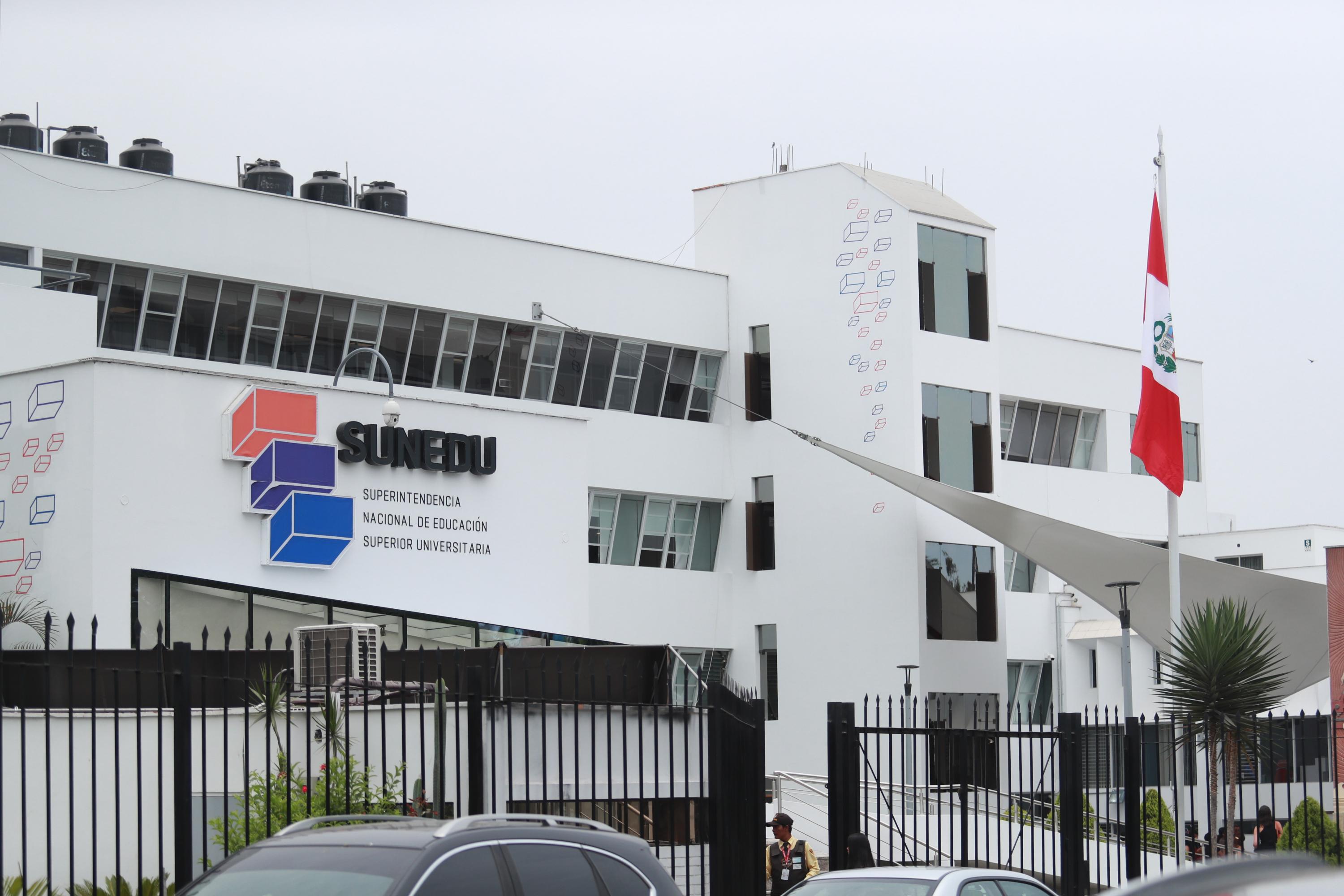 De 1.3 millones de alumnos que hay en Perú, hasta ahora no se han licenciado universidades por un equivalente a 100,000 alumnos, refirió Enrique Torres, de BBVA. (Foto: USI)