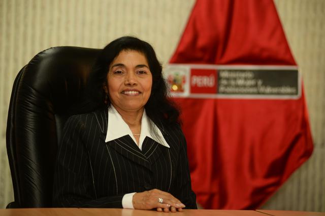 Russela Antonieta Zapata Zapata es la viceministra de la Mujer, nombrada el 31 de agosto de 2016. Es licenciada de Sociología por la PUCP, universidad donde tiene un Diplomado en Resolución de Conflictos Socioambientales, otro Diplomado en Gerencia Empres