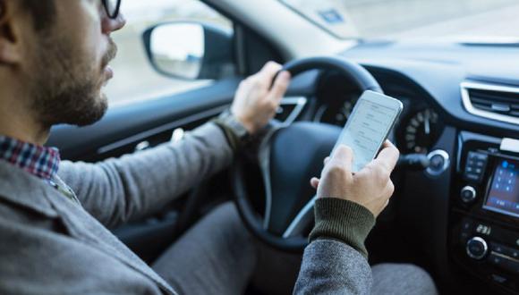 Durante el 2017, el 25% de todos los accidentes reportados en la capital fueron provocados por mantener la atención en un smartphone.