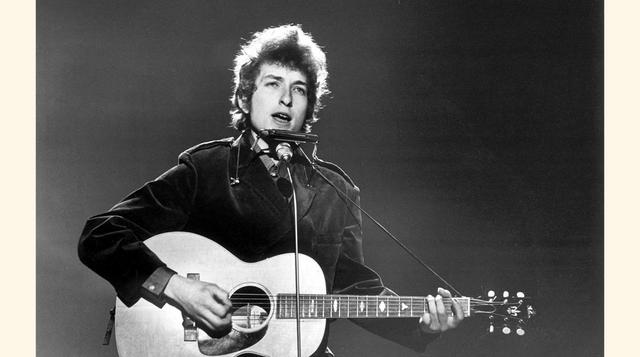 Bob Dylan nació como Robert Allen Zimmerman, en Duluth Minnesota. Sin embargo, “Dylan” no fue su primer sobrenombre. El poeta también utilizó los nombres Elston Gunn, Blind Boy Grunt, Bob Landy, Robert Milkwood Thomas, Tedham Porterhouse, Lucky/Boo Wilbur
