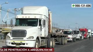 Arequipa: camiones bloquearon vía y se formaron colas de vehículos de hasta 7 kilómetros 