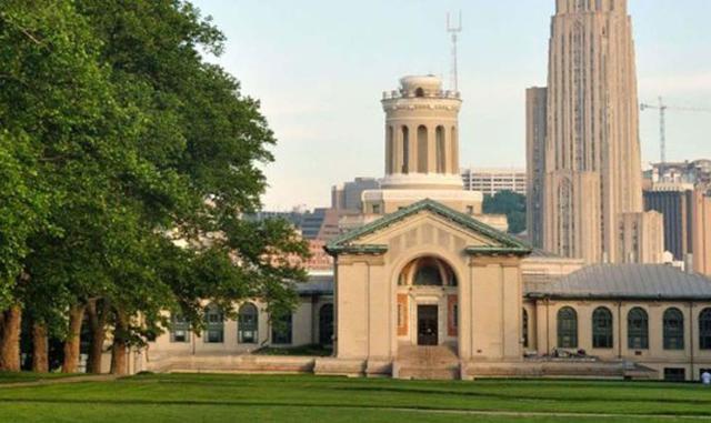 Carnegie Mellon University. Esta universidad de investigación privada está localizada en Pittsburgh y, aunque no tenga la fama internacional de Harvard, sus cursos y grados de informática son de lo mejor que hay. Su puntuación es de 91,9.