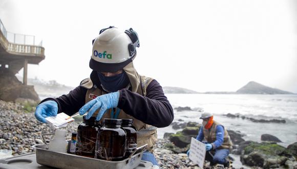 Personal de OEFA en zonas costeras para estudiar si hay presencia de hidrocarburos. (Foto: Difusión)