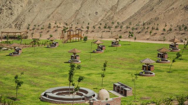 6. Zona de Parrillas.  El club cuenta con una amplia zona especial para que puedan  disfrutar de una tarde de parrilla o pizzas a la leña entre amigos o en familia.