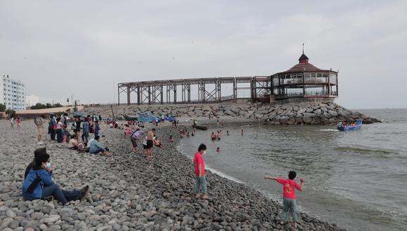 Cientos de personas acudieron a las diversas playas de la capital durante el último fin de semana. Foto: GEC