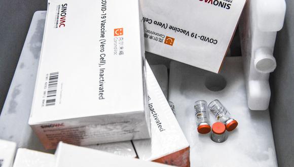 Imagen de paquetes de vacunas Sinovac contra el coronavirus. (JOAQUIN SARMIENTO / AFP).
