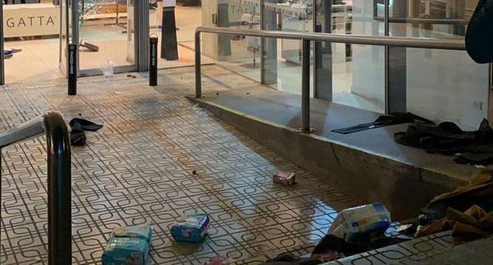 Los manifestantes también ingresaron a la tienda Ripley de Talca. (Foto: Twitter @emergencytalca)