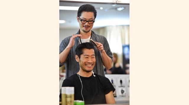 Aunque los estilistas de Tokio sean alabados por blogueros y críticos del mundo entero por su audacia y su refinamiento, este auge de la moda urbana no ha dado lugar a negocios lucrativos… al menos entre los diseñadores japoneses.