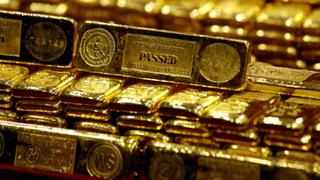 Oro toca su nivel más alto desde el 1 de mayo por incertidumbre política y dólar