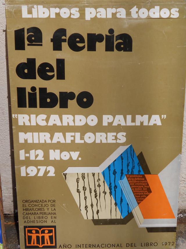 1.	Este  afiche es de la primera edición de la Feria del Libro Ricardo Palma en 1972. Por ese entonces, la Cámara Peruana del Libro y la Municipalidad de Miraflores organizaron la feria como motivo del Año Internacional del Libro proclamado por la UNESCO.
