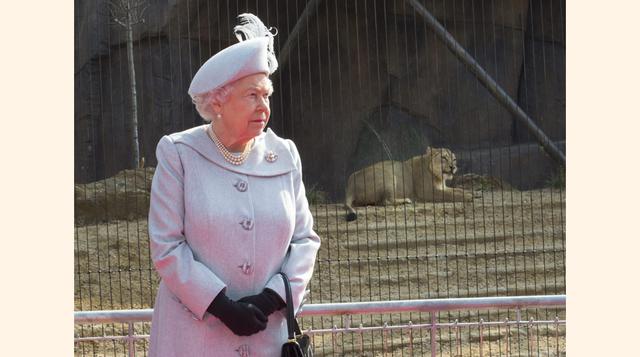 Los tiempos han cambiado y la popularidad de la monarquía sufrió altibajos, pero la reina fue siempre una figura popular, posiblemente la mujer más reconocida del mundo.