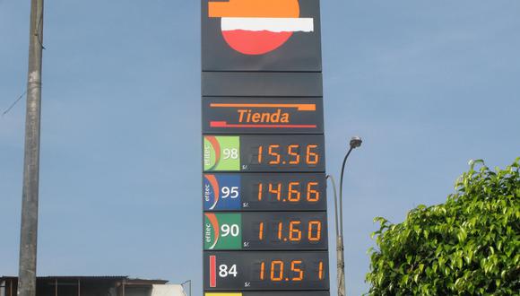 Según Opecu, los precios de combustibles de referencia internacional están “en caída libre” desde quincena de octubre, pero las rebajas en el plano local vienen siendo parciales. (Foto: USI)