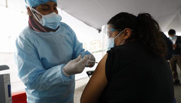 A la fecha, EsSalud ha colocado más de 9 millones de dosis de la vacuna contra el coronavirus a nivel nacional en sus 70 centros y 450 puntos habilitados para tal fin a nivel nacional. (Foto: GEC)