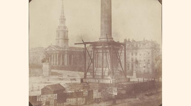 La construcción de la Columna de Nelson, en Trafalgar Square, Londres, en 1844.