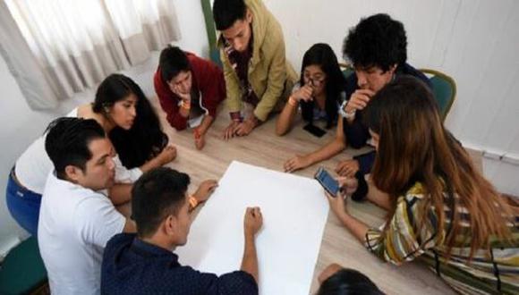 Los talleres juveniles de  arte, desarrollo y empleabilidad se dirigen a jóvenes entre 15 y 29 años. Foto: Agencia Andina.
