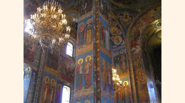 Iglesia del Salvador sobre la sangre derramada, San Petersburgo, Rusia. "Toda la iglesia es una obra de arte. Colorida afuera y aún más impresionante en el interior, con mosaicos que cubren cada pulgada".