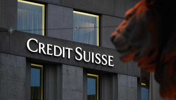 El Credit Suisse, el segundo banco más grande de Suiza, en el edificio de una sucursal en el centro de Ginebra. (Foto: Fabrice COFFRINI / AFP)
