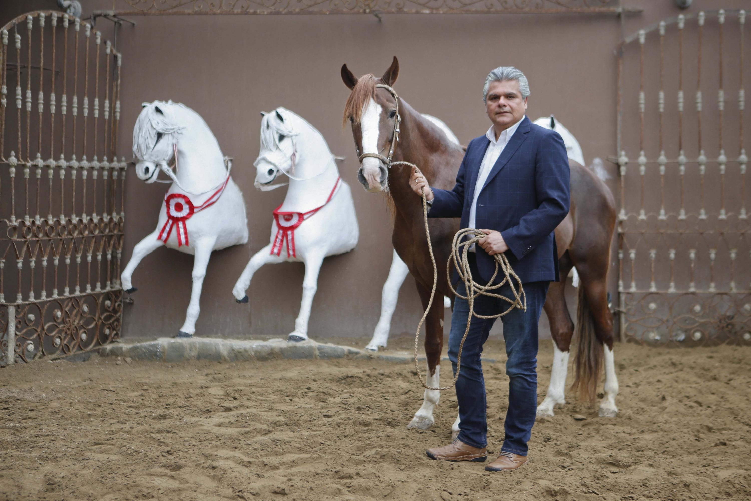 Contribución. Navarro es además creador del primer restaurante temático de caballo de paso.