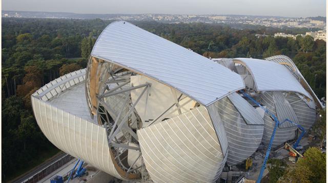 Es un proyecto largamente esperado y finalmente ubicado justo en las afueras de la ciudad de París. (Foto: fundación LV)
