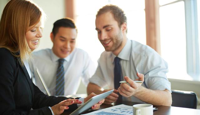 FOTO 6 | 6. Porque no estarás solo. Cuando tienes un equipo en el que confías, nunca te acecha la soledad. Puedes compartir con ellos tus ideas, alegrías y tristezas.