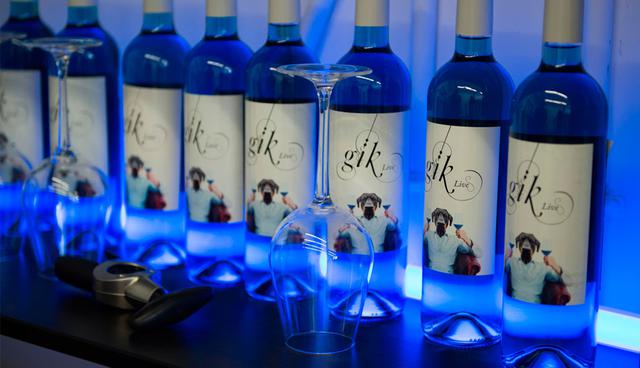 FOTO 3 | Después de dos años de trabajos de investigación y desarrollo en la Universidad del País Vasco, con ayuda de ingenieros químicos y de un centro exterior dedicado a innovación alimentaria, lanzaron su empresa Gik Live en el 2015. (Foto: AFP)