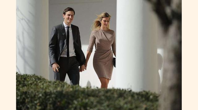 Jared Kushner y su esposa, Ivanka Trump, caminando por el West Wing Colonnade tras una reunión entre el presidente de Estados Unidos, Donald Trump, y el primer ministo de Japón, Shinzo Abe, el 10 de febrero. (Foto: msn)