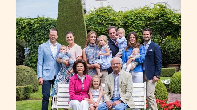 La familia real de Suecia. Los reyes Carlos Gustavo y su esposa, Silvia, han comprtido unas vacaciones de ensueño junto a sus hijos, con quienes se han reunido en Solliden, en una finca que poseen en el Báltico. Pero no todo han sido reuniones familiares,