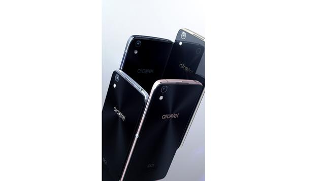 Destaca en el IDOL4 su diseño premium con una textura moldeada de cristal y un marco metálico, con efecto de giro 3D que se suman al estilo lujoso y elegante del dispositivo.