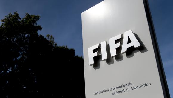 FIFA publicó las nuevas directrices por los contratos de futbolistas a causa de la pandemia del COVID-19. (Foto: Fabrice COFFRINI / AFP)