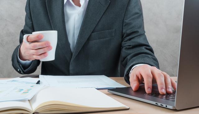 FOTO 5 | 5. Dedica los primeros 30 minutos del día a planearlo.
Toma los primeros 30 minutos de cada día para planearlo. No empieces el día hasta que hayas terminado la planeación de tu tiempo. El momento más importante del día es el que te das para planearlo. (Foto: Freepik)
