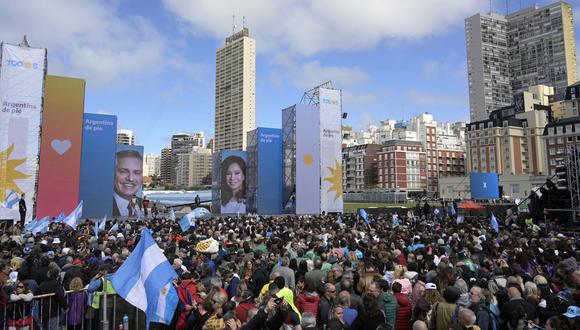 Los indicios de una transición ordenada de gobierno y de una oposición fuerte podrían limitar las turbulencias en los mercados de Argentina. (Foto: AFP)